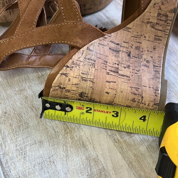 G BY GUESS Ankle lace up wedge Color is Chestnut Brown size 6 1/2M Brand New! - Picture 8 of 8